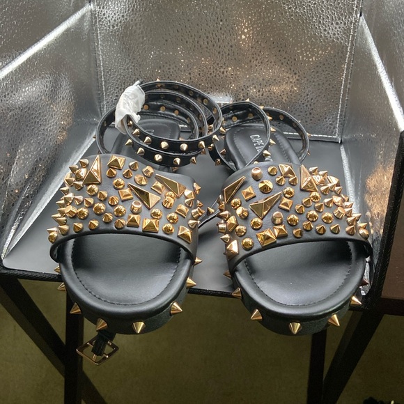 Cape Robbin black with gold sandals new bought in sacks off 5th. - Picture 1 of 3